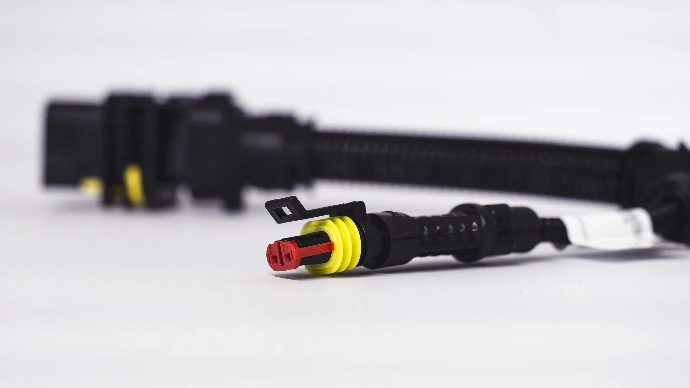 Superseal connector overmoulded to a simple cable assembly